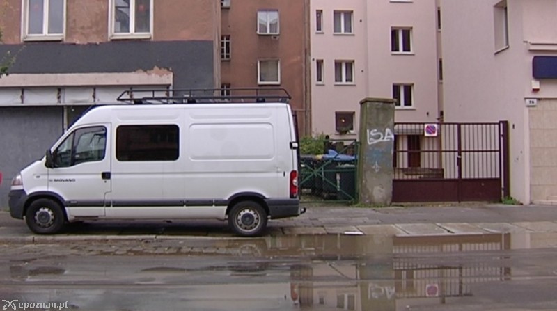 Kałuże w pobliżu przystanków