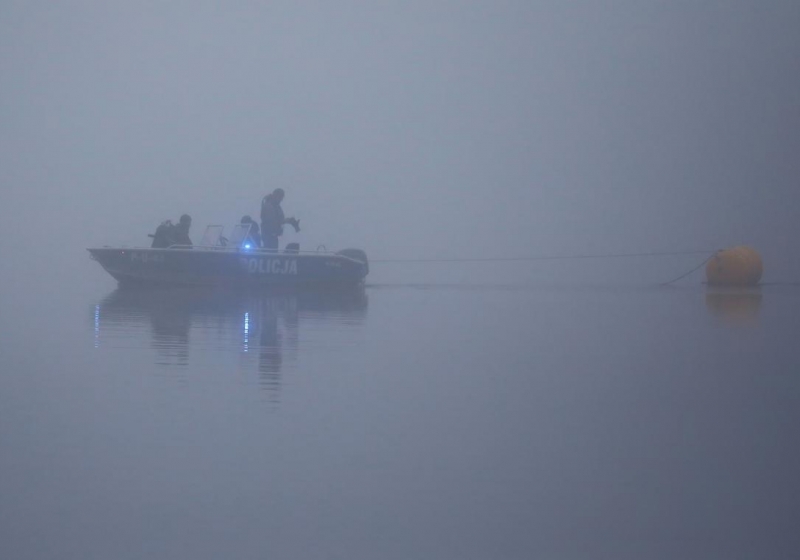 Akcja transportowania bomby na brzeg | fot. LT